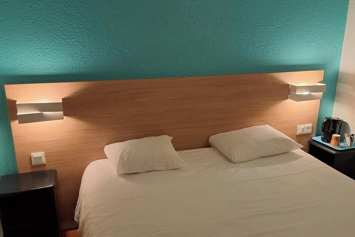 Standardzimmer, 1 Schlafzimmer, eigenes Bad | Schreibtisch, Verdunkelungsvorhänge, Bügeleisen/Bügelbrett