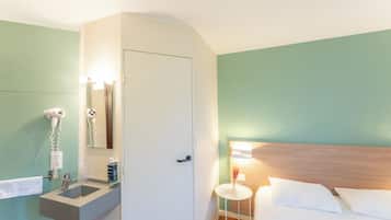 Standard Room, 1 Bedroom, Private Bathroom | Terrace/patio