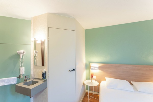 Standard Room, 1 Bedroom, Private Bathroom | Desk, blackout curtains, iron/ironing board (on request)