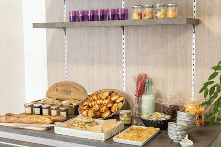 Daily buffet breakfast for a fee. Brit Hotel Tours Nord