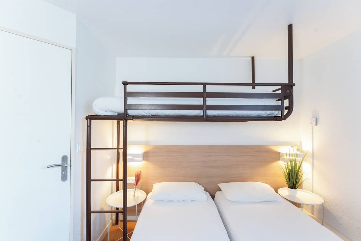 Triple Room, Multiple Beds