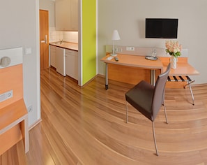Business Single Room | Premium bedding, in-room safe, desk, laptop workspace - attimo Hotel Stuttgart (Stuttgart)