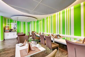 Café da manhã com buffet diário (EUR 18 por pessoa)