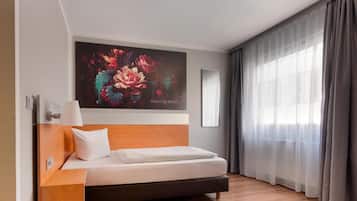 Business-Einzelzimmer | Hochwertige Bettwaren, Zimmersafe, Schreibtisch