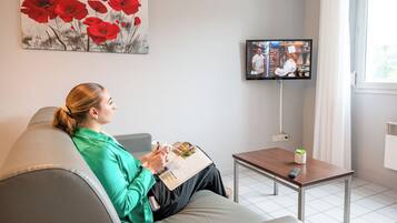 Studio supérieur | Living area | TV