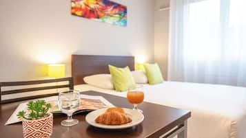 Studio standard | Desk, iron/ironing board, free cots/infant beds, free WiFi