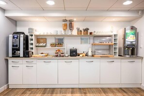 Petit déjeuner buffet servi tous les jours en supplément
