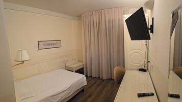 2 bedrooms, down comforters, minibar, in-room safe