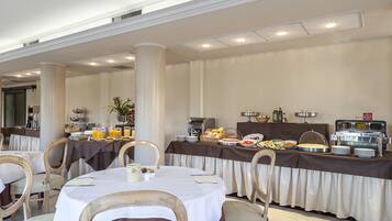 Colazione a buffet inclusa, servita tutte le mattine