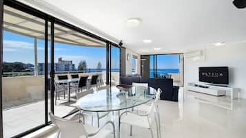 3 Bedroom Penthouse | 2 bedrooms, premium bedding, iron/ironing board, cots/infant beds