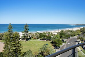 Accommodatie ligt op het strand, wit zand, strandlakens