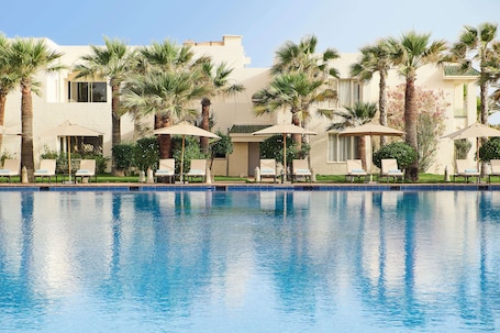 2 indoor pools, 2 outdoor pools, sun loungers