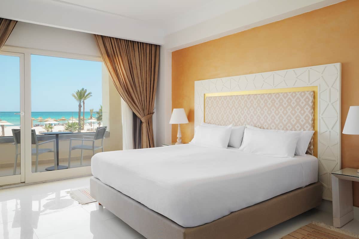 Suite, vistas al mar | 1 dormitorio, minibar, caja fuerte y decoración individual