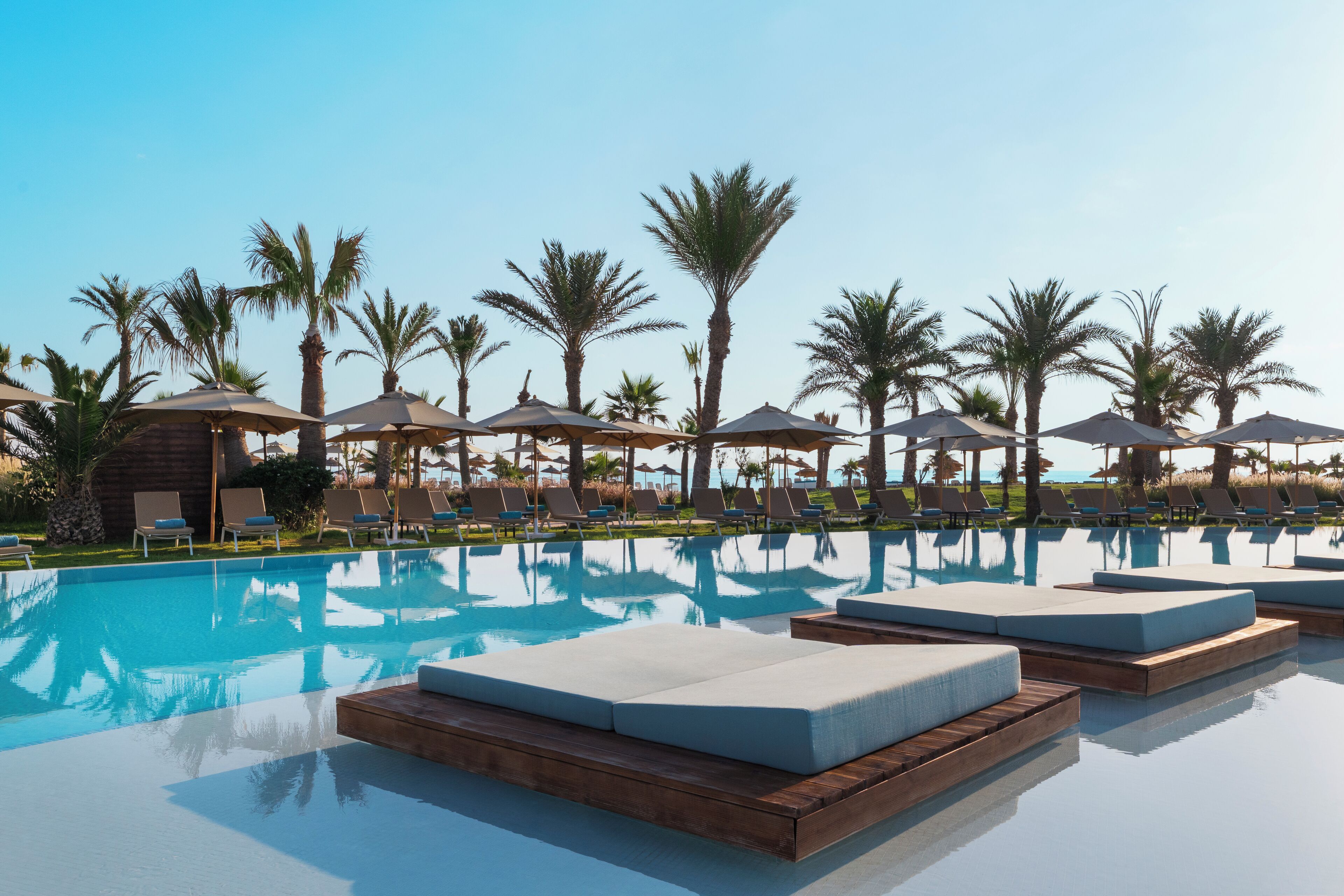 2 innendørsbassenger, 2 utendørsbassenger og solsenger