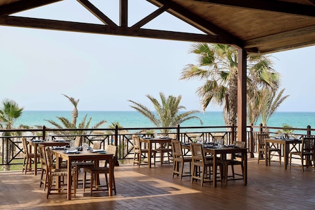 2 restaurants, breakfast, lunch, dinner served; international cuisine. Iberostar Selection Eolia Djerba