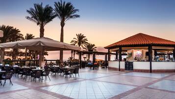 Poolside bar