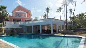 Außenpool, geöffnet von 07:00 Uhr bis 19:00 Uhr, Liegestühle