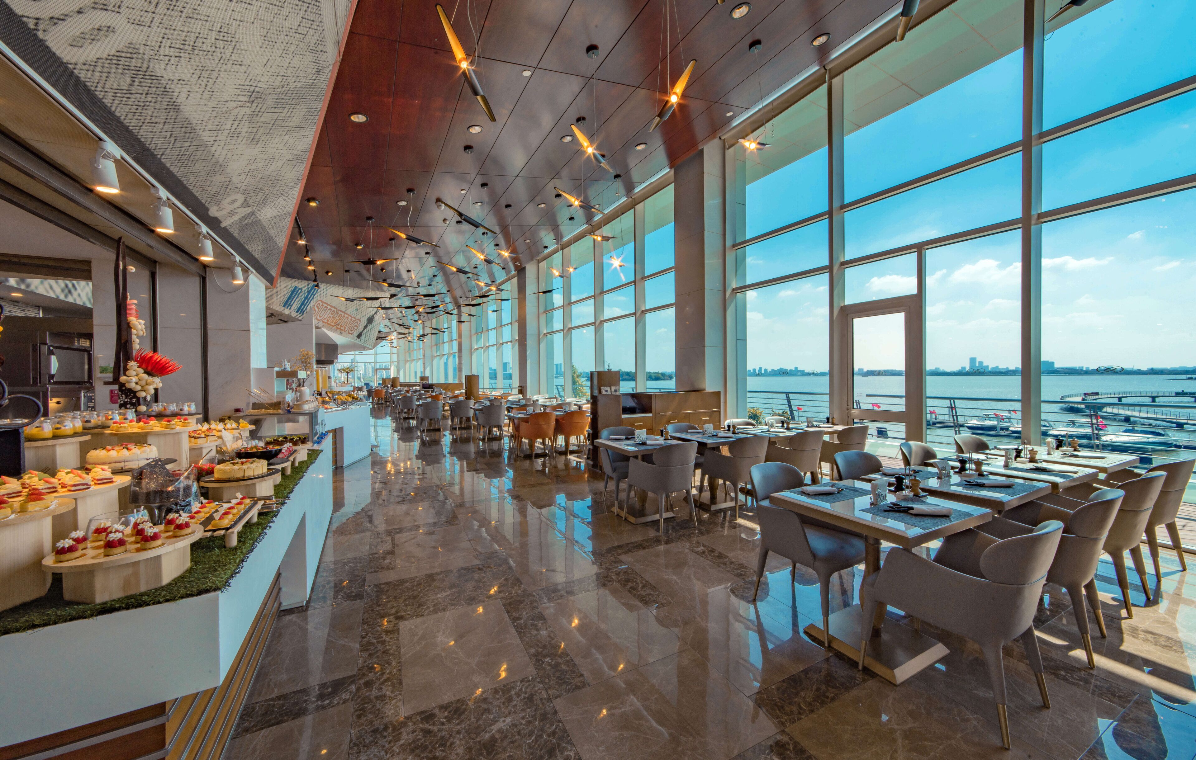 3 restaurants, breakfast served