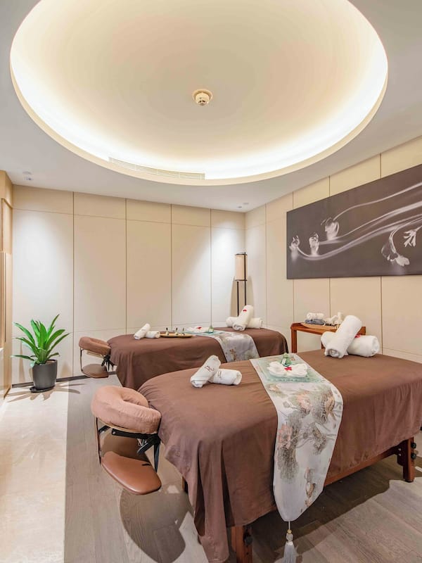 Sauna, hot tub, body treatments, facials, massages