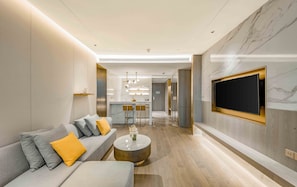 Suite, 1 King Bed, Club lounge access (Navigator, High Floor, Lounge) | Minibar, in-room safe, desk, soundproofing - Crowne Plaza Suzhou by IHG (Suzhou)