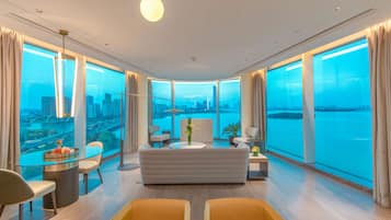Suite, 1 King Bed, Club lounge access (Pilot, High Floor, Lounge Acc)