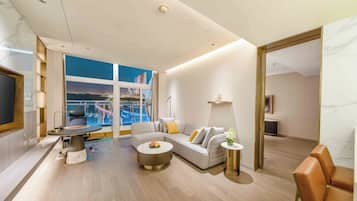 Minibar, safe på rommet, skrivebord og lydisolert