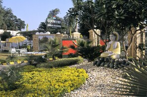 المنطقة المحيطة بالمنشأة