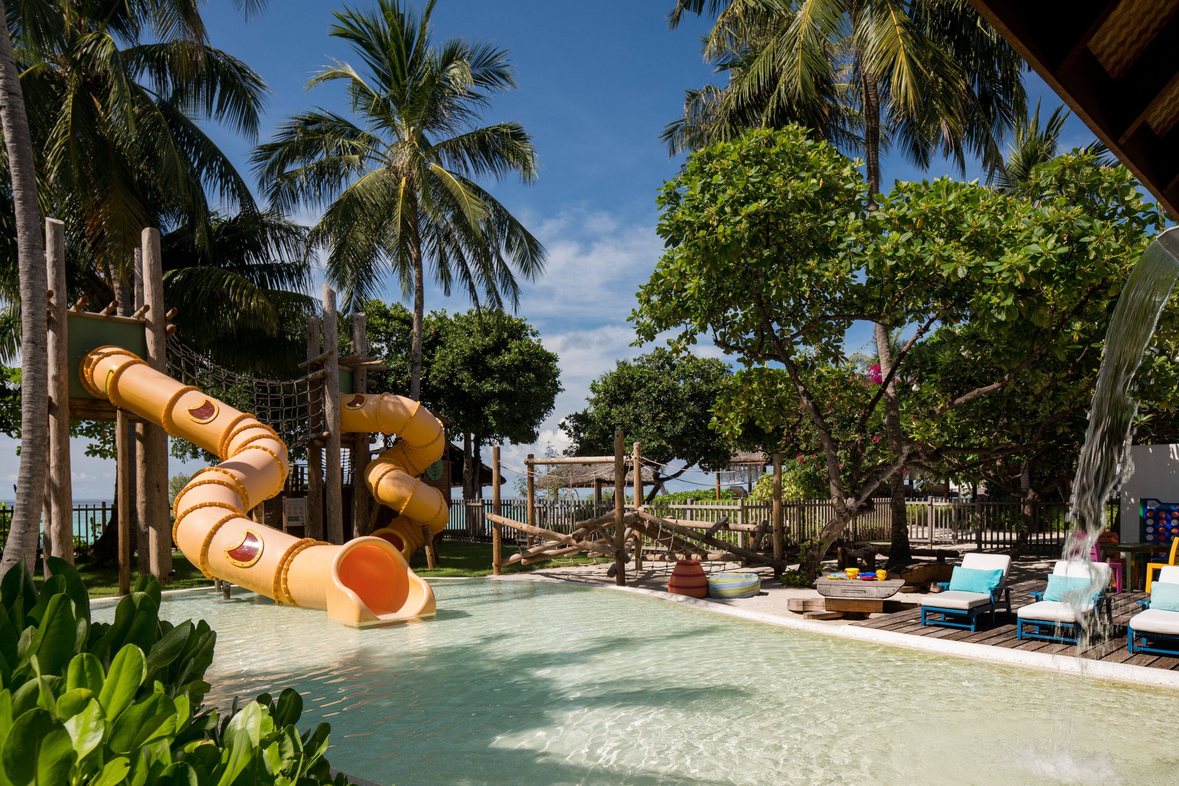 儿童活动区 - 室外