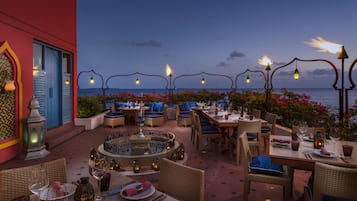 4 restaurants, breakfast, lunch, dinner served; Italian cuisine