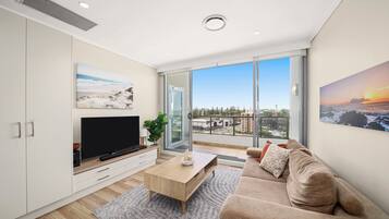 Deluxe-Penthouse, 3 Schlafzimmer | Wohnbereich | Flachbildfernseher