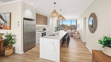 Deluxe Penthouse, 3 Bedrooms | Private kitchen