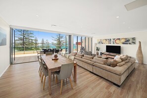 Living area - Mantra The Observatory (Port Macquarie)