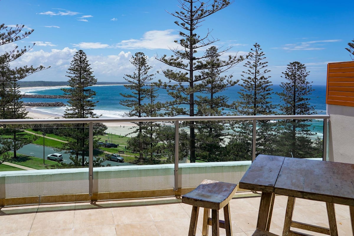 Penthouse, 3 Bedrooms | Iron/ironing board, cribs/infant beds, free WiFi, bed sheets