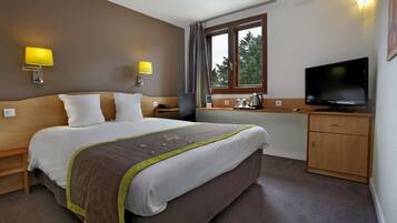 Rideaux occultants, chambres insonorisées, fer et planche à repasser