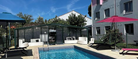 Piscine extérieure (ouverte en saison)