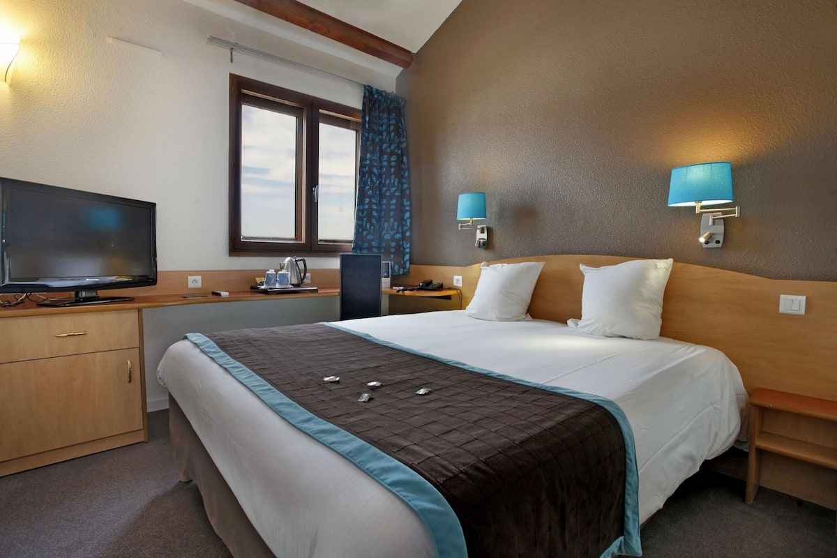 blackout curtains, soundproofing, iron/ironing board, free wifi