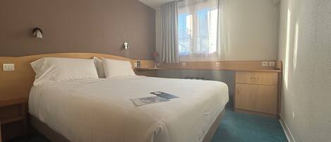 Cortinas blackout, quartos à prova de som, ferros/tábuas de passar roupa