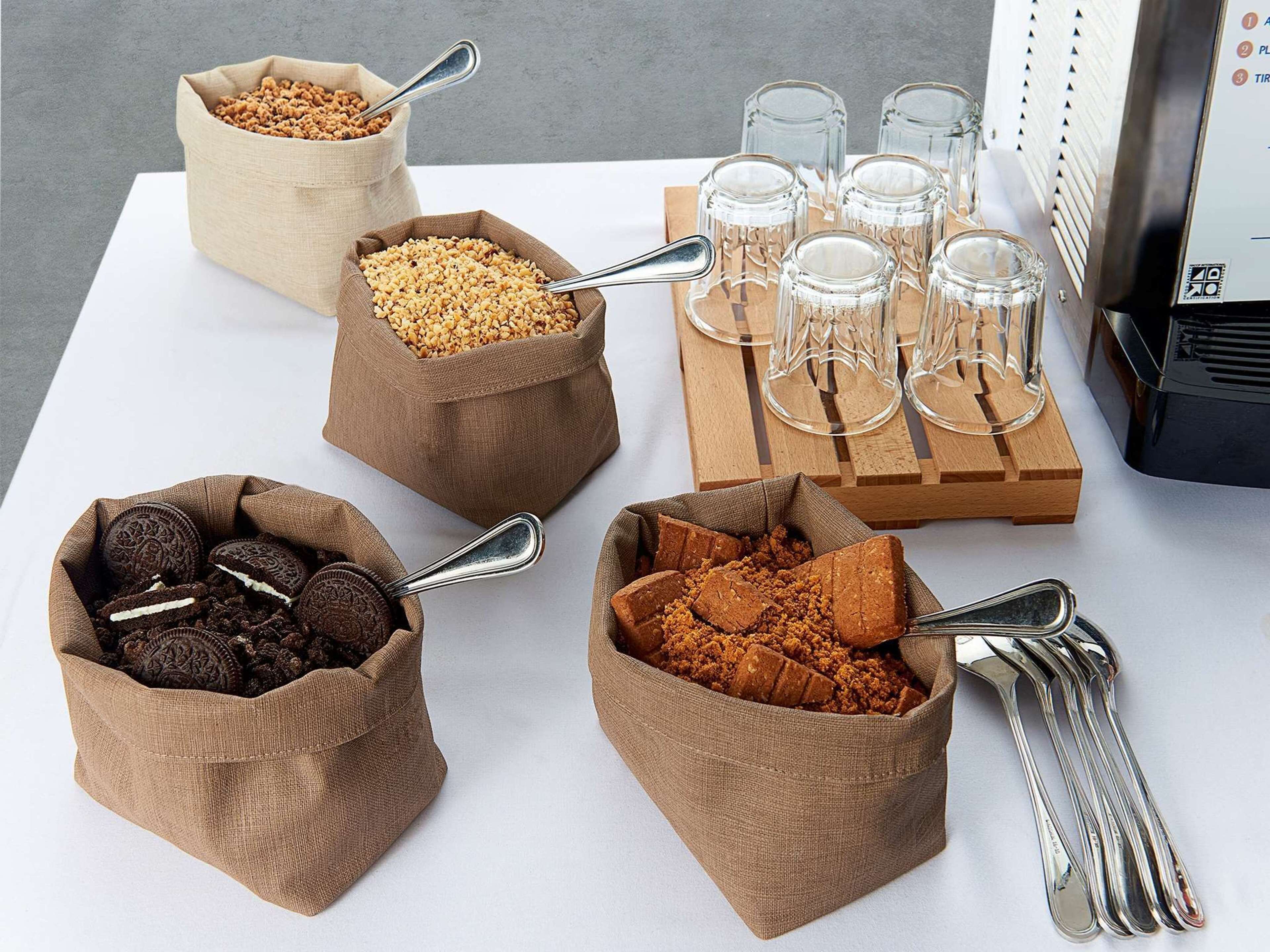 Petit déjeuner buffet (15 EUR par personne)