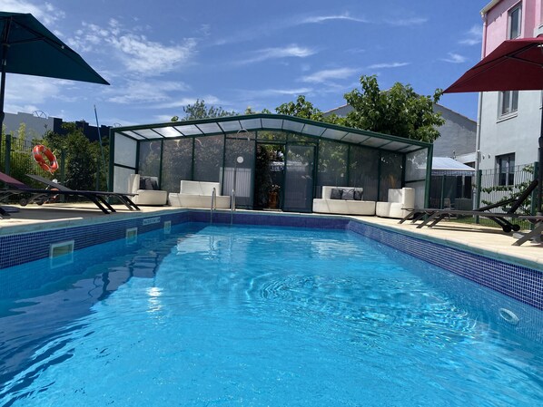 Piscina externa sazonal