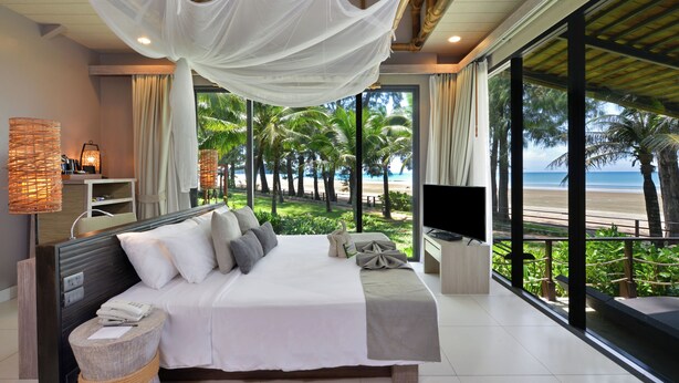 Deluxe Beachfront Villa