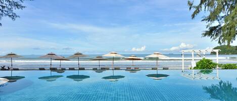 3 outdoor pools, open 7:00 AM to 7:00 PM, pool loungers