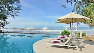 3 Außenpools, geöffnet von 07:00 Uhr bis 19:00 Uhr, Liegestühle