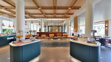 Se ofrece un desayuno continental (650 THB por persona)