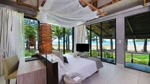 Deluxe Beachfront Villa