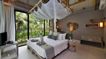 Deluxe villa | Luxe beddengoed, een minibar, een kluis op de kamer