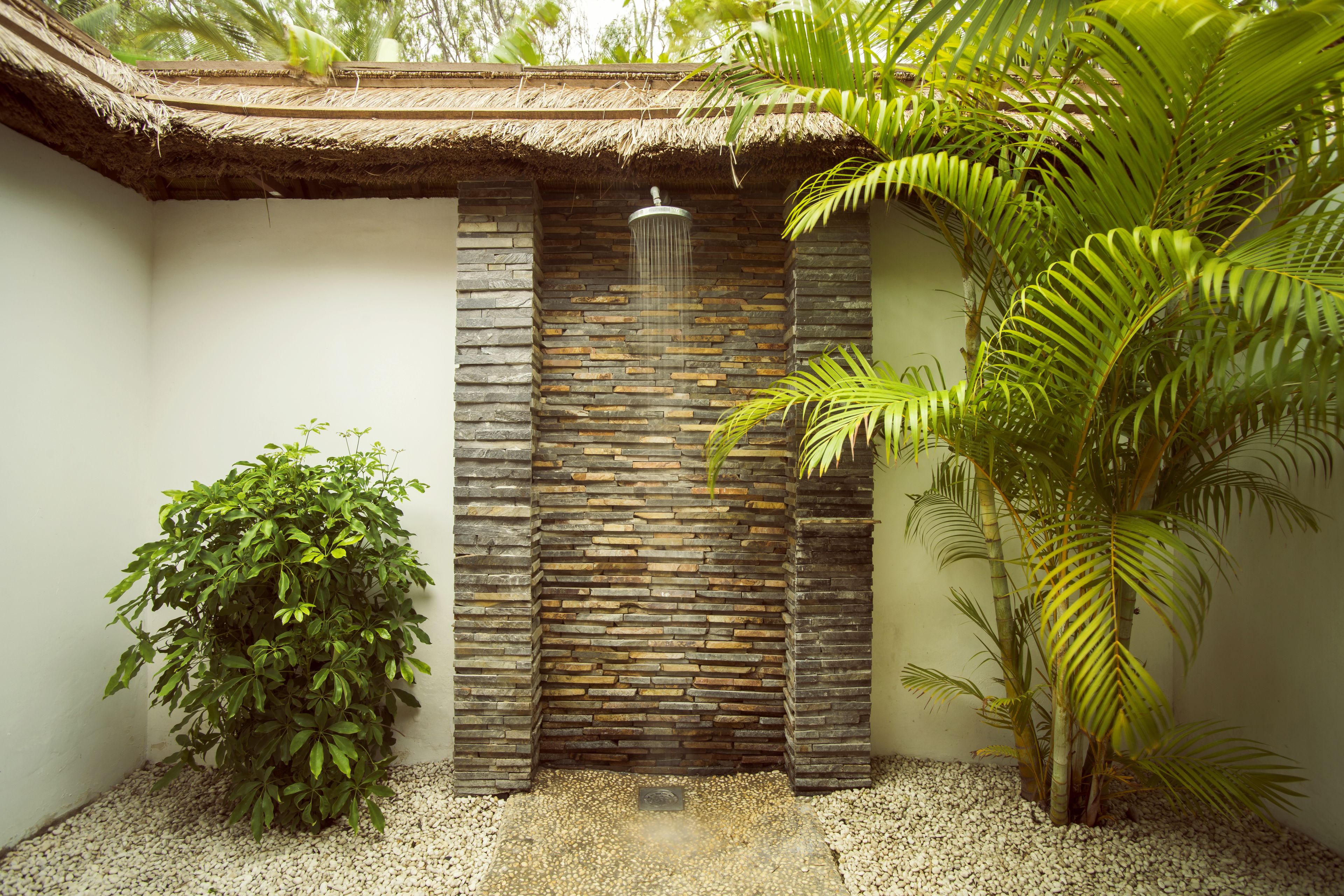 bungalow, garden view | bathroom shower