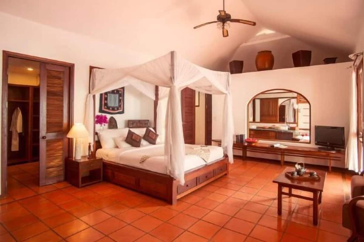 Premium bedding, memory foam beds, minibar, in-room safe
