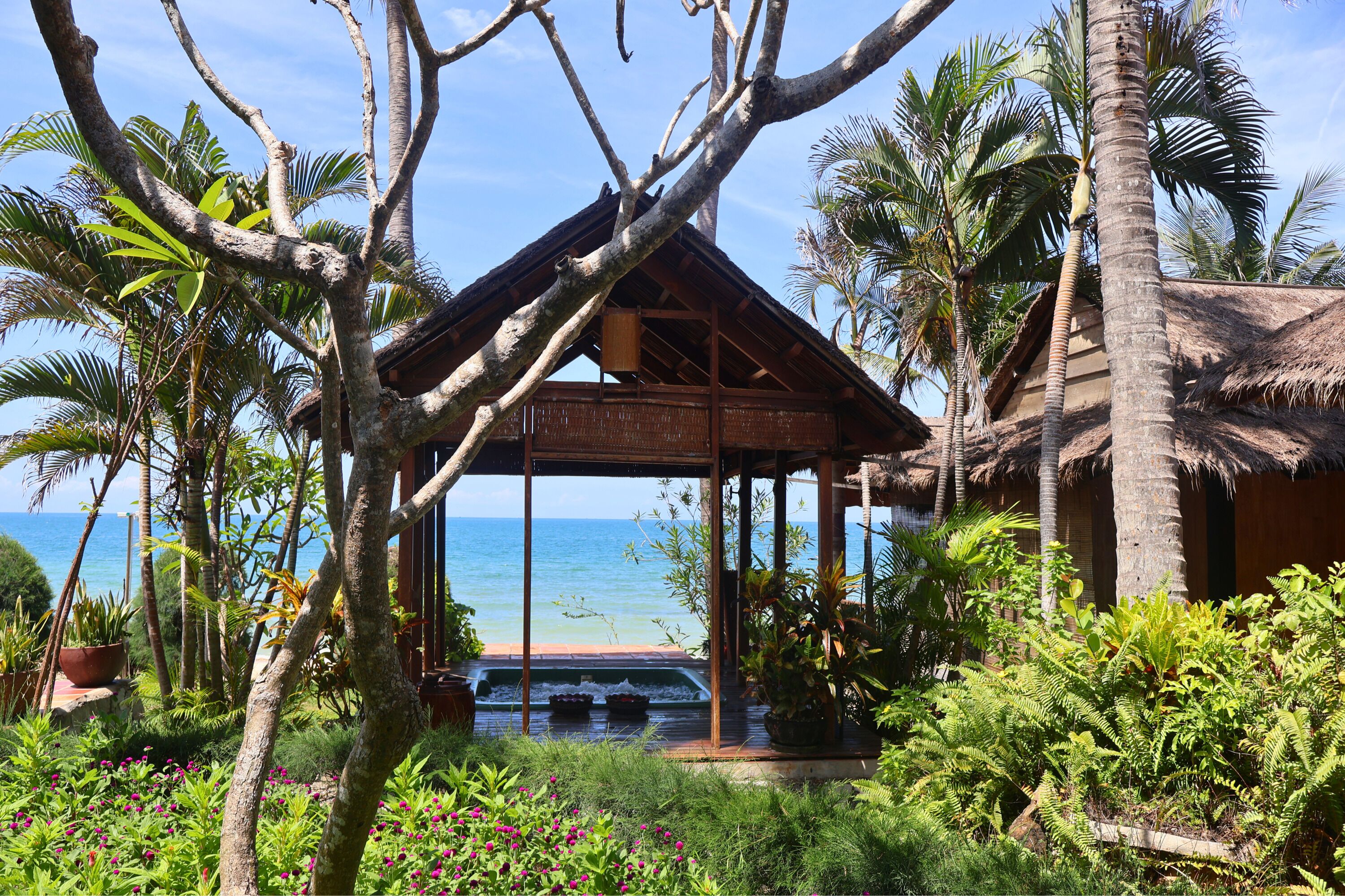 Sauna, hot tub, body treatments, beach massages, body wraps, body scrubs
