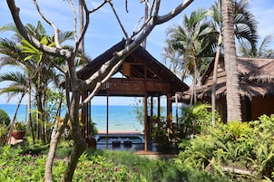 Sauna, hot tub, body treatments, beach massages, body wraps, body scrubs