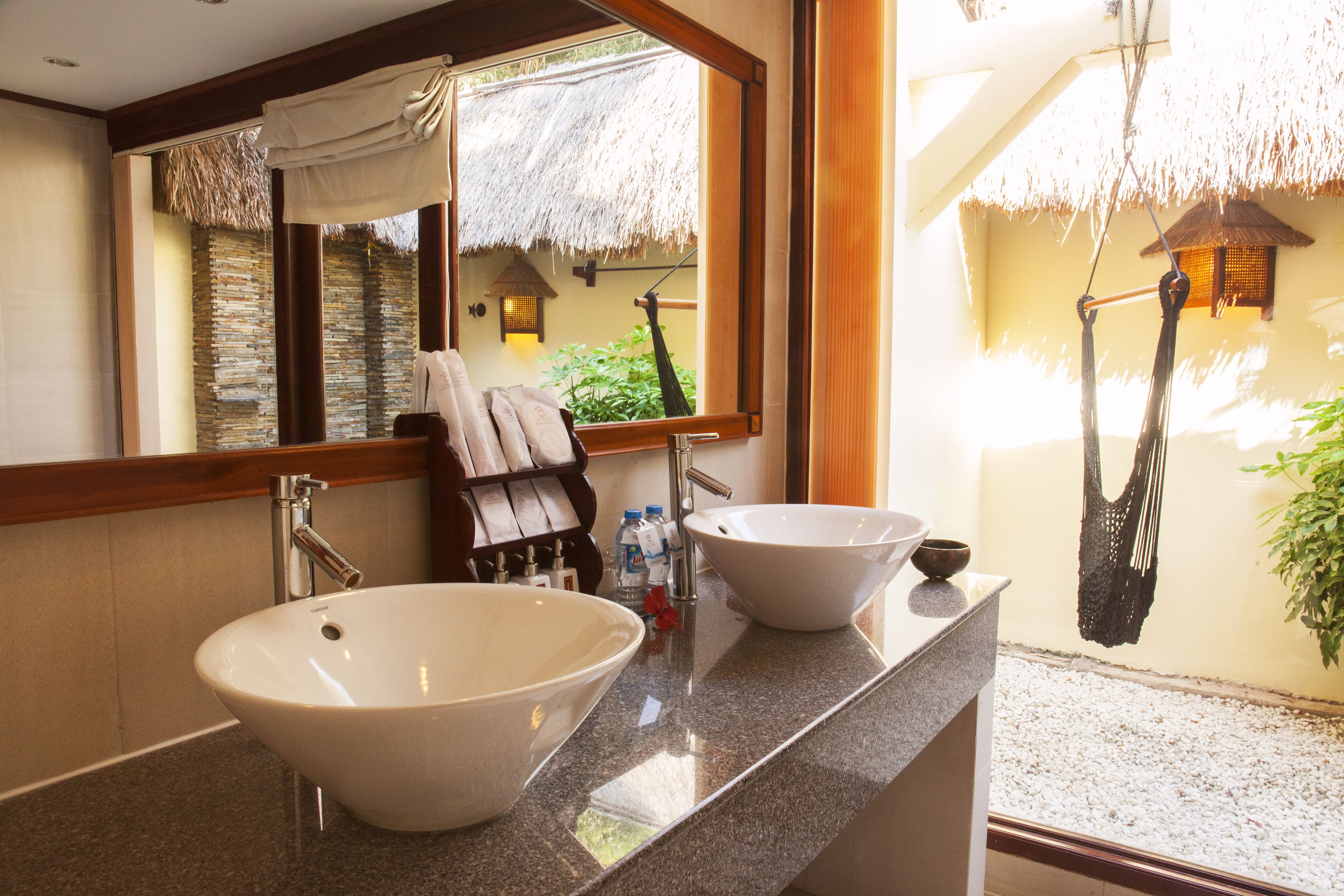 family bungalow | bathroom | shower, rainfall showerhead, free toiletries, hair dryer